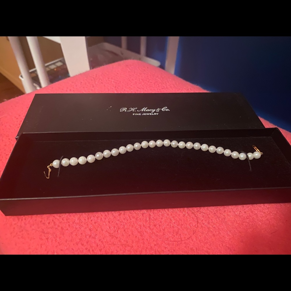 R.H. Macy and Co pearl bracelet